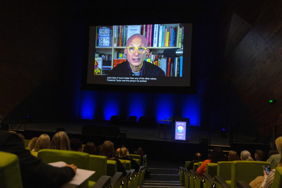 Seth Godin on screen as virtual keynote speaker at AHRI's National Convention